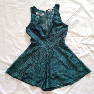 GUC Charlotte Russe Dark Green Sleeveless Lace Plunging V-Neck Shorts Romper, S